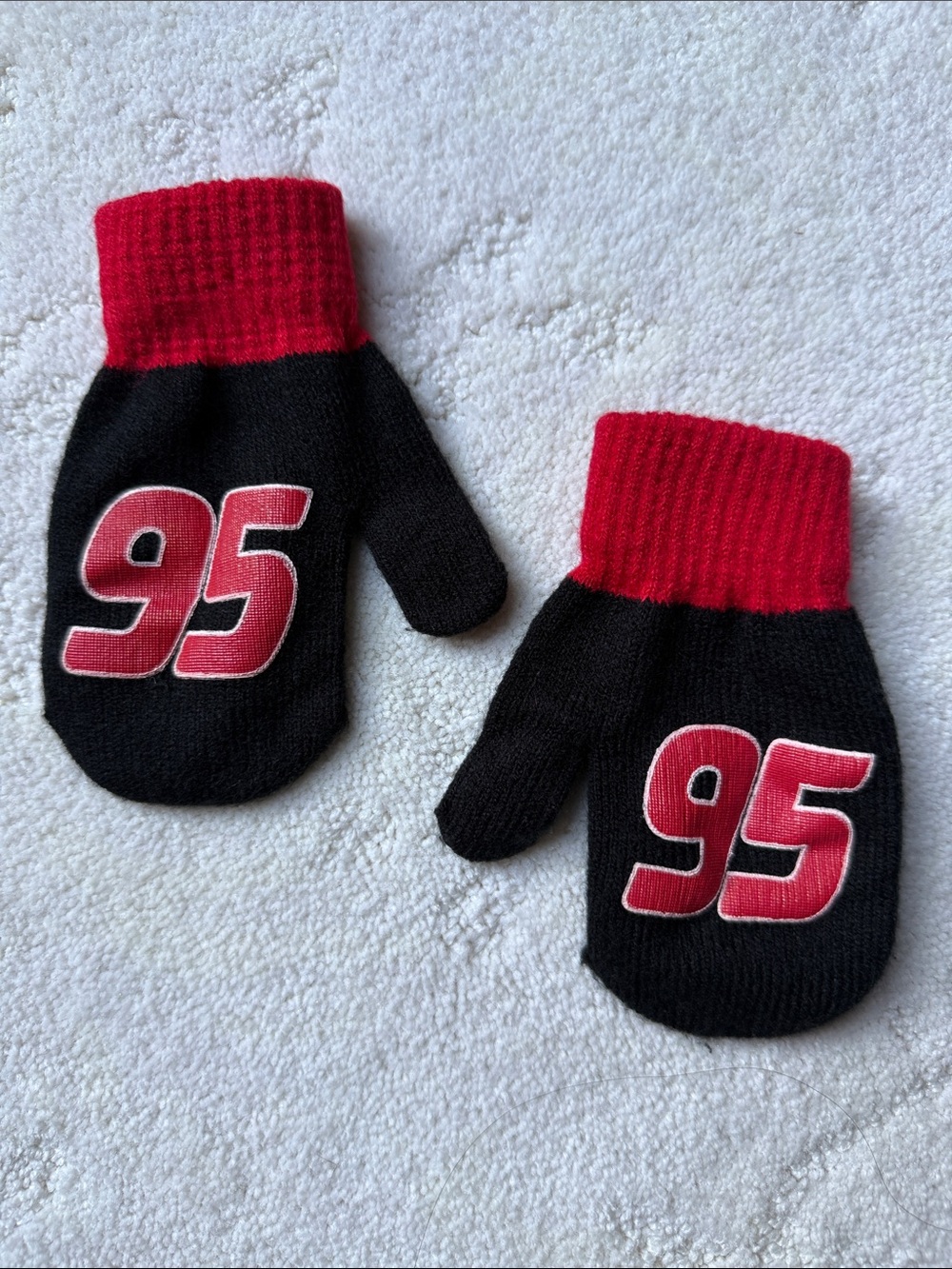 NWOT Lighting McQueen Red & Black '95' Knit Mittens - Toddler